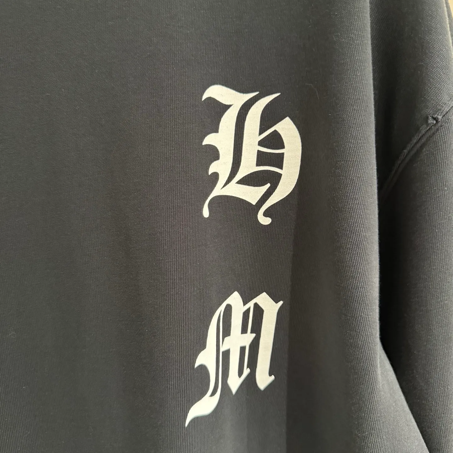 🅿️330 [Strict quality control] CH Croixin's new long-sleeved sweatshirt T-shirt. Heavy 340g double yarn fabric. Four flower positions on the front, back and left. Wash the whole garment twice. The four sides are frayed and torn. Heavy fabric. The neckline is made of icy Salona. Loose fit. Deep, wide and stylish. No deformation or shrinkage. 3 colors: black, white and gray. Size: M-2xl
